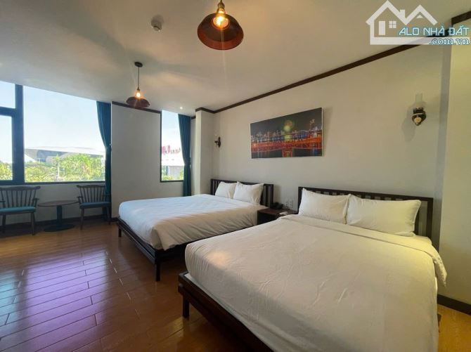 Bán khách sạn 6 tầng, 18 phòng, mặt tiền đường 2 Tháng 9, Hải Châu. DT 112.5m2. Giá 27 tỷ - 2