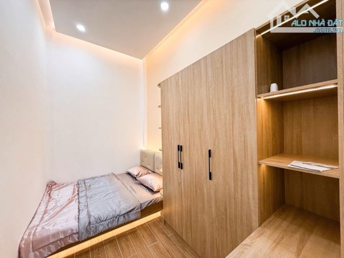 Nhà 3 tầng 4 phòng ngủ giá 4 tỷ 680 đường Nguyễn Thái Sơn Phường 4 Gò Vấp SHR full nội t - 2