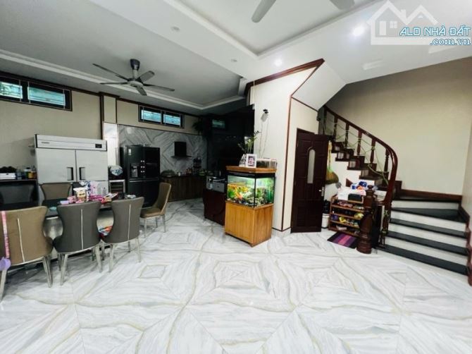 BA ĐÌNH BIỆT THỰ SÂN VƯỜN - 2 THOÁNG - VỈA HÈ - VIEW SÂN CHƠI - Ô TÔ TRÁNH DỪNG ĐỖ NGÀY Đ - 2