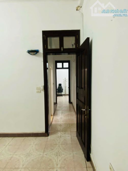 Giá đầu tư 15,5 tỷ nhà 4T cũ P/Lô Víp Nguyễn Chí Thanh vỉa hè oto đỗ sát Mp - 2