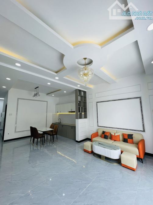 Nhà mới xây dựng tân cổ điển gần quảng trường Mỹ Tho, Tiền Giang - 2