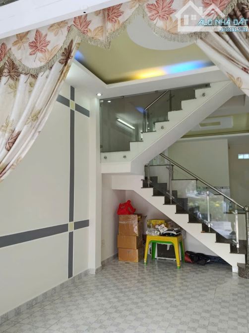 Nhà góc 2MT , 1/ huỳnh Thị Hai,DT: 4x14, 1tr, 1 lầu, giá: 3.9 tỷ - 2