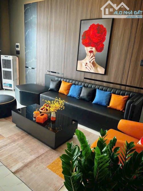Bán nhà 1 trệt 2 lầu sổ riêng thổ cư p. Tân Phong - 2