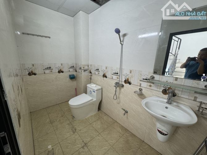 Bán nhà đông la nhà đẹp ở ngay 47m2  6,3 tỉ - 2