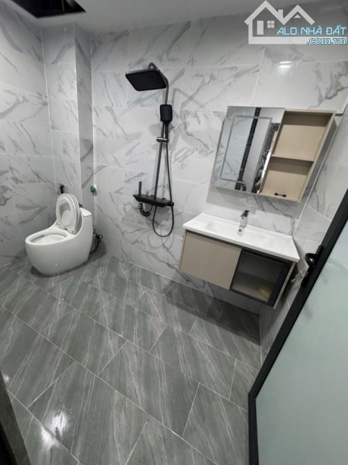 NHÀ ĐẸP NHÂN HÒA - SẴN Ở - NGÕ RỘNG - 31M2 x 5 TẦNG - 2
