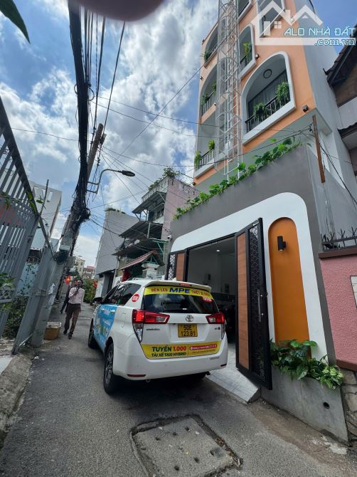 Bán CHDV HXH ngay Emart Phan Huy Ích, 77m², 5 Tầng, 16 Phòng, Giá 16.2 Tỷ TL - 2