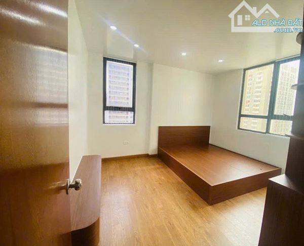 Bán chung cư Tân Tây Đô - Giá 4.9 tỷ. Sổ đỏ 95m2 - 3 phòng ngủ. Đường Vạn Xuân, Quốc lộ 3 - 2
