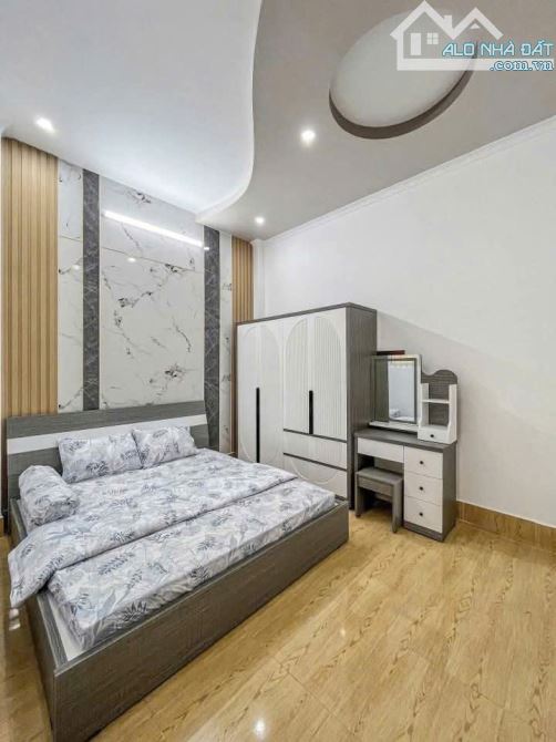 Duy nhất nhà Đoàn Văn Bơ, Quận 4 / 52m2 / 2 tỷ 390 triệu / sổ hồng riên - 2