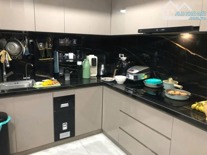 BÁN NHÀ MẶT TIỀN PHỐ THỜI TRANG NGUYỄN TRÃI – QUẬN 5- 5 TẦNG-3,86 × 10m- 22.5 TỶ - 2