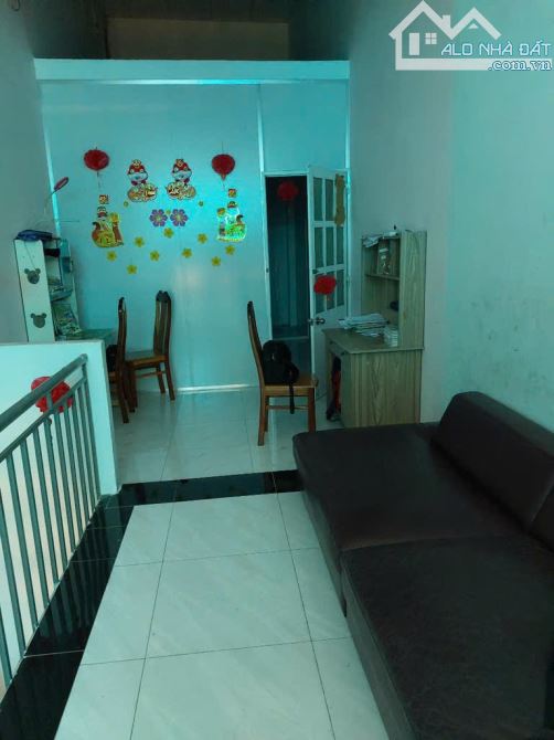 Bà Điểm (HM) bán nhà HXH dtich 128m2 ngang 8m gần đường QL22 giá 5,47tỷ - 2