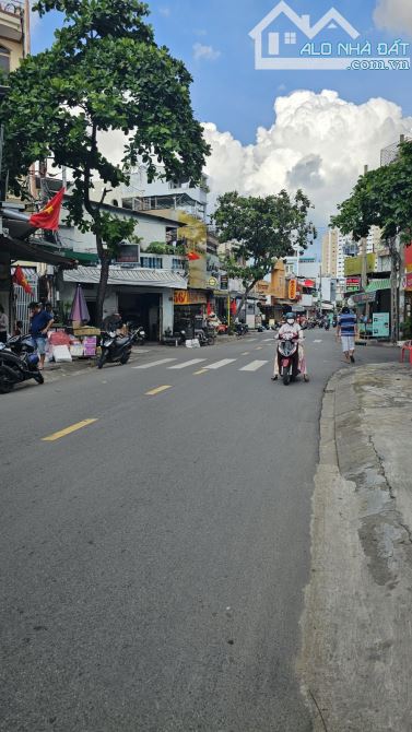 Bán gấp nhà mới mặt tiền Trịnh Đình Trọng, 2 mặt thoáng, hẻm 6m, khu VIP trung,chỉ 6.x tỷ - 2
