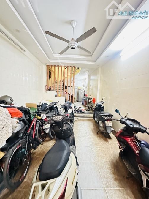 NHÀ ĐẸP LẠC LONG QUÂN – NGÕ THÔNG, GẦN Ô TÔ – FULL 55M2 – 18 tỷ - 2