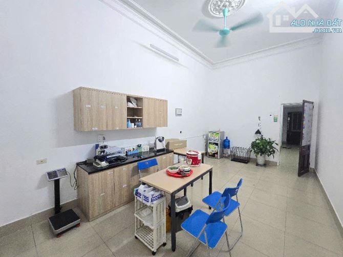 Bán nhà mặt phố Ngô Gia Tự, Vị trí thuận tiện giao thông, kinh doanh tốt - 2