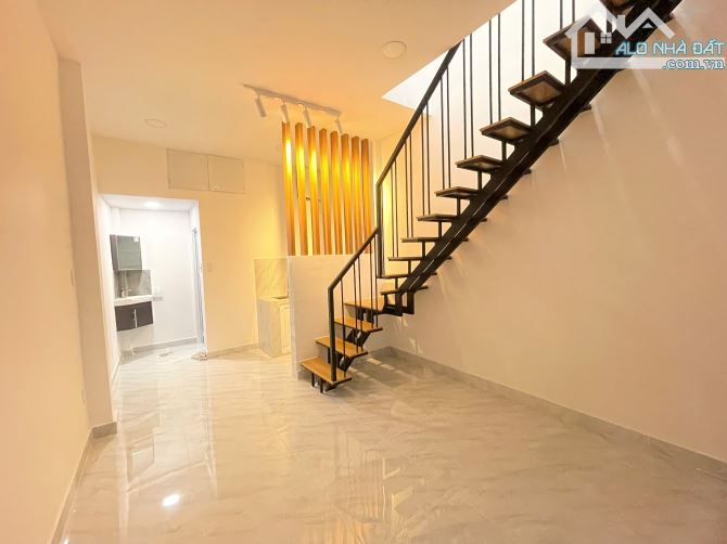 BÁN NHÀ CÁCH MT NGUYÊN CƯ TRINH 20M. GIÁ 4,2 TỶ. NHÀ ĐẸP NGAY TRUNG TÂM QUẬN1 - 2