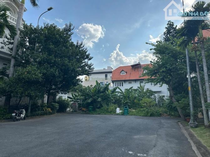 Giảm 30 tỷ_Bán đất 3 mặt tiền khu compound Nguyễn Văn Hưởng_Thảo Điền_ ngay trường BIS - 2