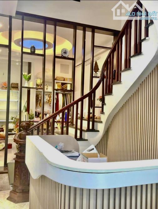 Trần Khát Chân gần Bạch Mai - đối diện Phố Huế… duy nhất 1 căn này bán - 38m2 - 5 tầng - 2