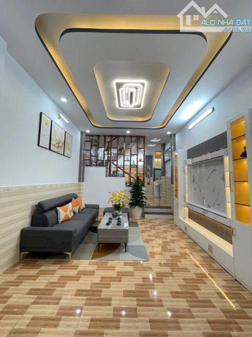 Nhà đẹp long lanh 3 lầu DT: 4.02 * 15.5 giá nhỉnh 6 toi - 2