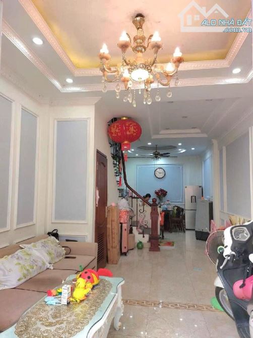 Bán nhà Bát Khối Long Biên, 41m, 4 tầng, ô tô đỗ cổng, giá chỉ 7.2 tỷ, - 2
