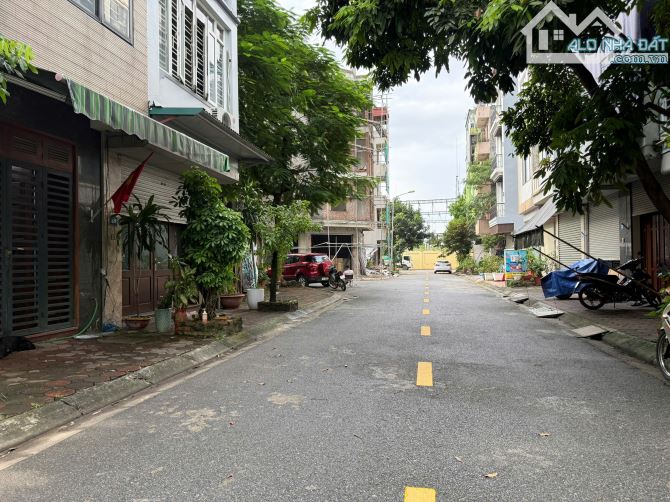 BÁN NHÀ TĐC GIANG BIÊN,40M2-10,X TỶ-CẠNH VINHOMES-TIỆN ÍCH NGẬP TRÀN - 2