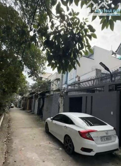 CHO THUÊ NHÀ NGUYÊN CĂN DT KHỦNG 8X15M 1T2L 3PN 2WC SÂN OTO ĐƯỜNG 24 LINH ĐÔNG