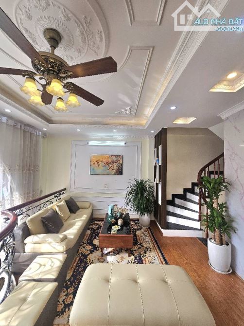 Siêu đẹp, bán nhà Nguyễn Văn Linh Long biên, 50m*6 tầng  - thang máy- full nội thất- lô gó - 2