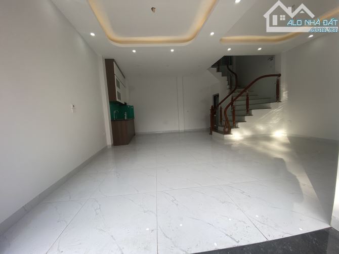 NHÀ 3 TẦNG MỚI TINH SẴN Ở,GẦN HỒ ĐIỀU HOÀ,GẦN CHỢ NHỈNH 4 TỶ - 2