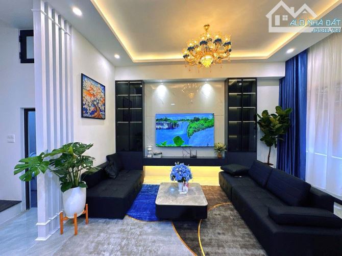 HÀNG XÓM ROYAL – TT NGÃ TƯ SỞ – 47M² – 4 TẦNG – MT 6M – GIÁ 12.6 tỷ - 2