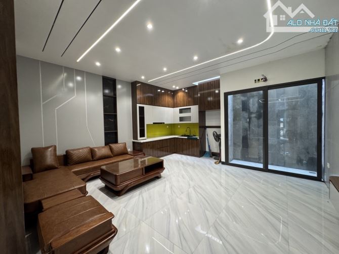 Phố Đức Giang NHÀ ĐẸP NHƯ KS 5 SAO 95m2- 4T- mặt tiền 6m- thang máy,ô tô tránh trước nhà - 2