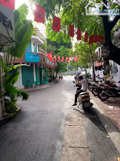 SIÊU PHẨM Ô TÔ ĐỖ CỬA BA ĐÌNH- DT 52M - NGÕ THÔNG - 2