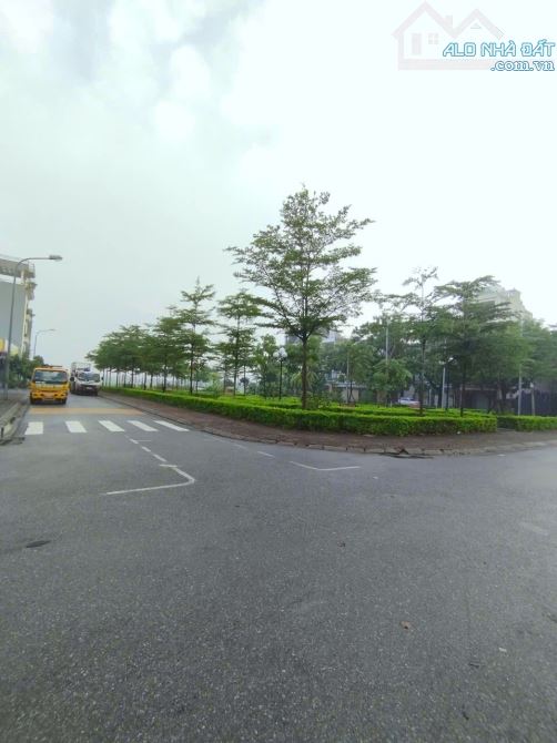 Bán Đất Phố Kẻ Tạnh -  Phường Giang Biên, 75m2, 16.45 tỷ - mt 5.4m - ôtô tránh - 2