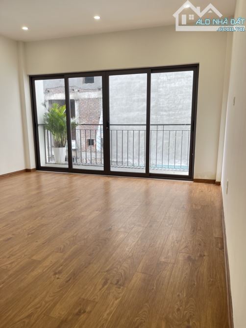 Nhà đẹp Phố Ngọc Thụy 75m2, 5 tầng, ô tô, thang máy, gần trường Việt Pháp - 2