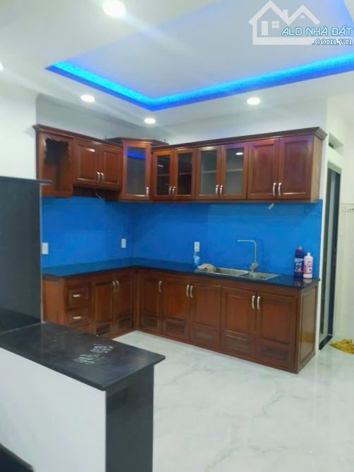 BÁN GẤP NHÀ Ô TÔ TRÁNH, PHAN VĂN HỚN Q12, 61M2- 4 TỶ - 2