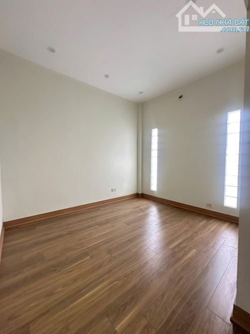Cho thuê nhà nguyên căn 4 tầng ngõ Vườn Hồ, Cự Khối - 4 ngủ, - 6.5 triệu/tháng - 2