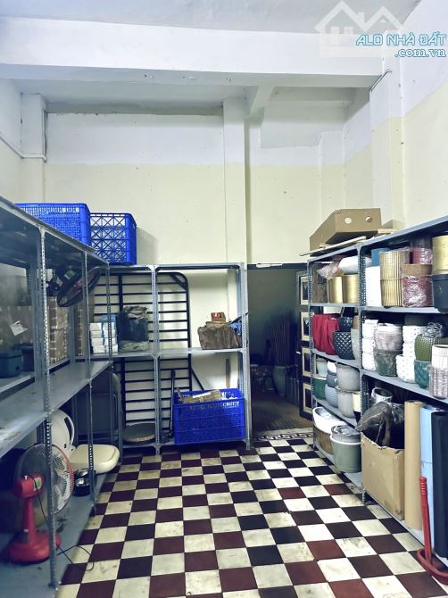 Bán nhà Quận 1, mặt tiền thụt Bùi Thị Xuân, xe hơi vào nhà, nhỉnh 28 tỷ (TL). 4.2m × 18.5m - 2