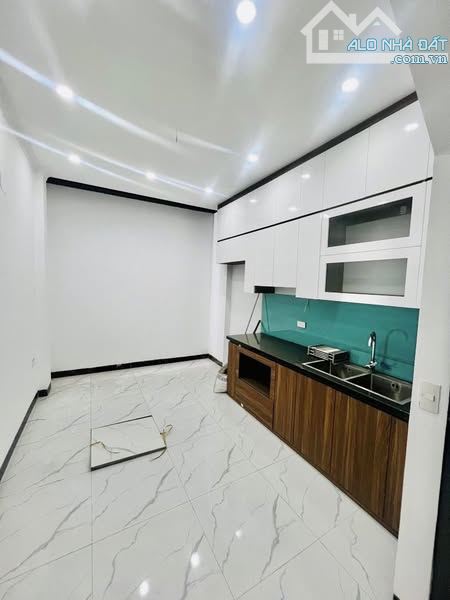 NHÀ ĐẸP MẶT NGÕ, 3 GÁC ĐỖ CỬA, RA Ô TÔ TRÁNH CHỈ 10M - 41M - GIÁ NHỈNH 8 TỶ - 2