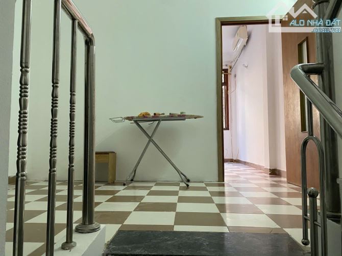Cho thuê nhà nguyên căn ngách 317 ngõ Quỳnh, Bạch Mai, Hai Bà Trưng. DT 35m x 4 tầng, giá - 2