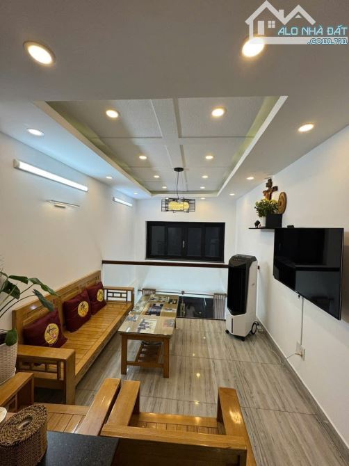 Bán nhà mặt tiền đường Nguyễn Lâm P3 Bình Thạnh - 43m2 - 4 tầng 4PN - 9,3 tỷ TL - 2
