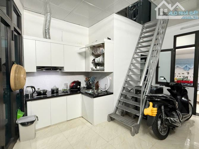 Có 9 triệu. Nhà đẹp ngõ 181 Trần Phú - 2