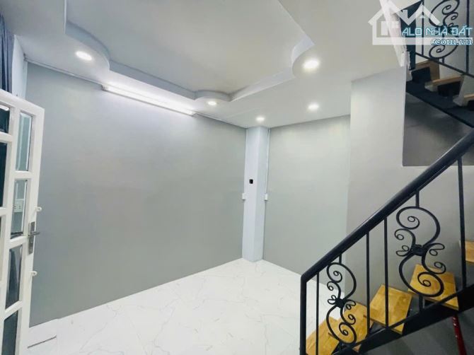 Nhà Thạch Lam khu VIP Tân Phú, 3 tầng, ngang 4.2m, chỉ 2.4 tỷ - 2