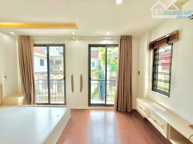 BÁN NHÀ HỒNG TIẾN, LÔ GÓC, GARA Ô TÔ CAMRY, GẦN PHỐ, MT KHỦNG, TẶNG NỘI THẤT CHẤT, GIÁ MỀM - 2