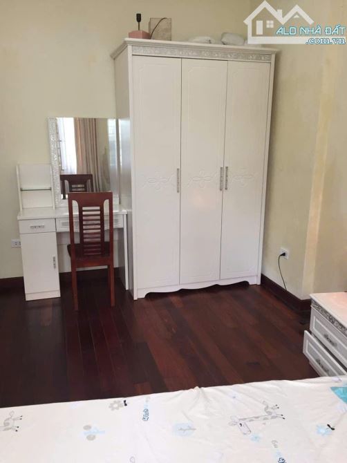 Cho thuê nhà nguyên căn tại Hào Nam, Ô Chợ Dừa, Đống Đa, Hà Nội. DT 55m x 5 tầng, giá 18tr - 2
