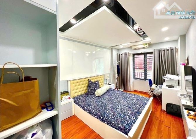 PHÙNG CHÍ KIÊN- NHÀ ĐẸP 60X6 TẦNG- PHÂN LÔ Ô TÔ ĐỖ CỬA - 3