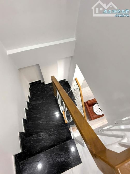 Gần Văn Cao Tân Phú 2 Tầng -Hẻm Thông Thoáng -Đã Hoàn Công Đủ - Chỉ 3,18Tỷ. -DT: 3 x 8m, T - 3