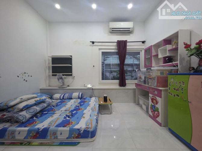 Bán gấp nhà hẻm xe hơi Quận 3 - Công nhận 84m2 (6 x 14) - Vị trí ngay Vòng Xoay Dân Chủ. - 3