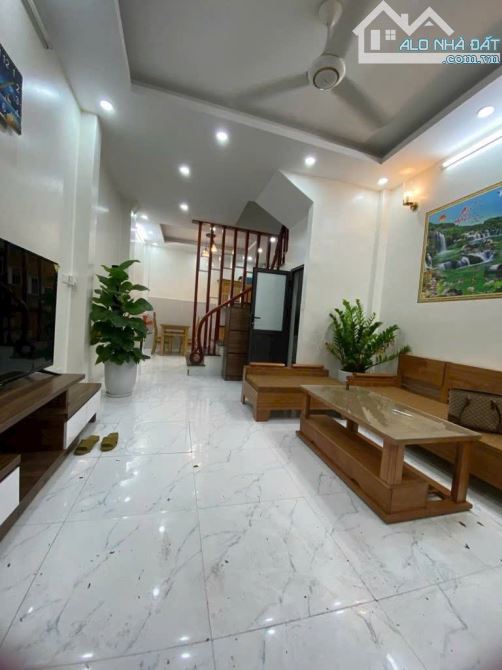NHÀ KIM GIANG – 41M2 x 4 TẦNG – NGÕ Ô TÔ TRÁNH – GIÁ CHỈ LOANH QUANH 8 TỶ - 3