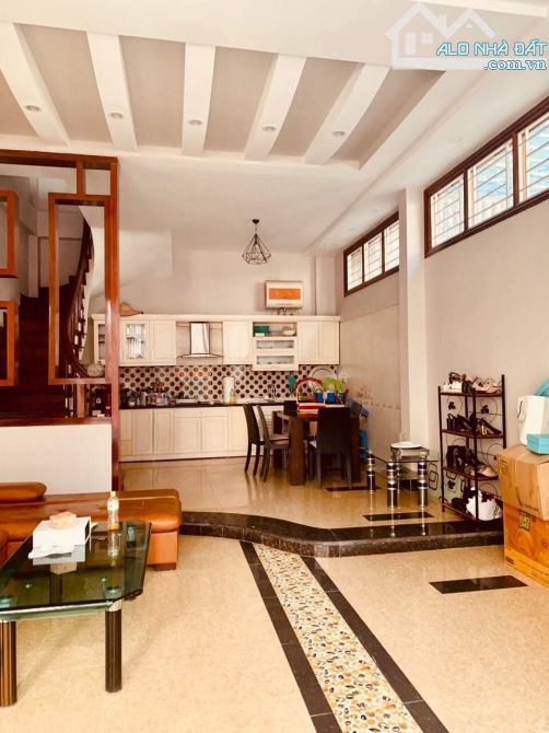 Cần bán gấp mặt phố Nghĩa Dũng Ba Đình dt 37 m2 4 tầng giá 11,5 tỷ lh Huyền 7X - 3