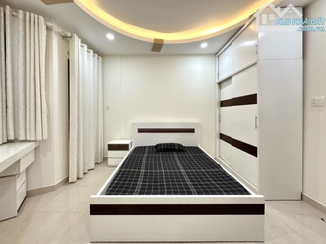 NHÀ PHÚ NHUẬN HIẾM CÓ - HẺM Ô TÔ 7 CHỖ THÔNG - 5 TẦNG KINH DOANH TỐT - 7.x TỶ- DT 4 x 7,5 - 3
