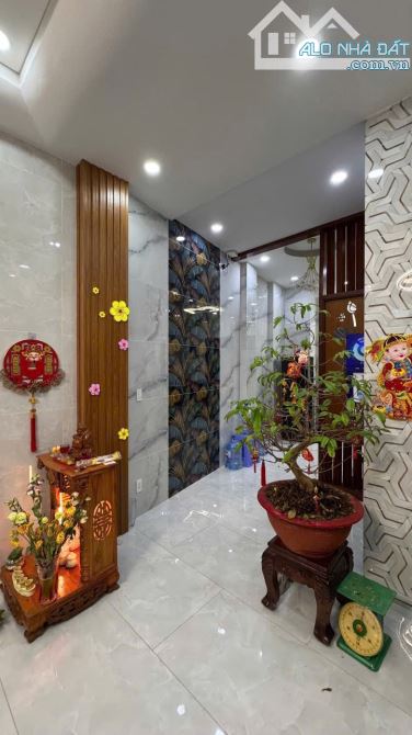 Mặt tiền Quận 11. Đường 16m ra 3/2. DT: 4x20m. Nở hậu. 6 Tầng thang máy - 3