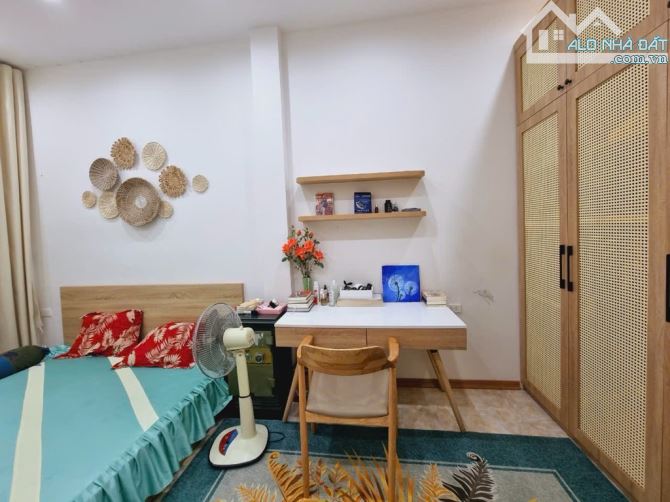 Phân lô VIP Cầu Giấy – Ngõ to hơn phố - Vỉa hè đá bóng - Kinh Doanh - 50m2x5T(15.4 tỷ) - 3