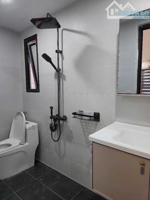 BÁN NHÀ NGÔ GIA TỰ ,LONG BIÊN  , DT 33M , 5 TẦNG , Ô TÔ ĐỖ CỔNG , FULL NỘI THẤT, NHỈNH 5 T - 3